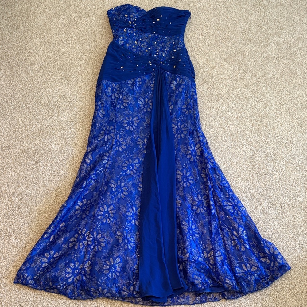 Elegant Blue Strapless Evening Gown